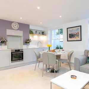 Apartment Stunning 2 Bed Basement Flat In The Heart Of Cheltenham!, Cheltenham